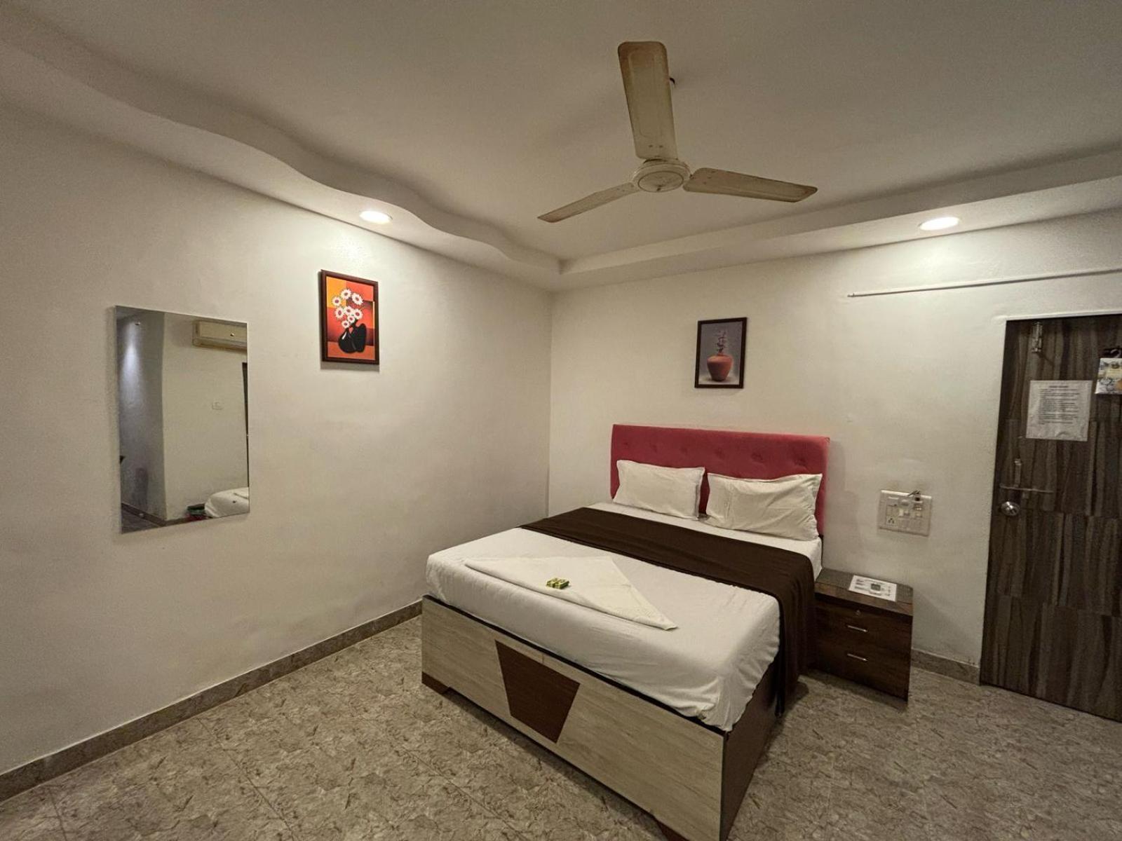 Rockdale Hotel & Resort Mira-Bhayandar ภายนอก รูปภาพ